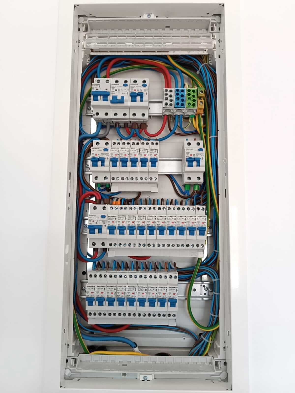 firma instalatii electrice electrician Bistrita - executie instalatii electrice